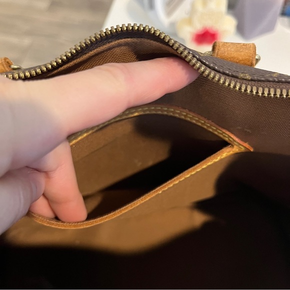 Louis Vuitton Bag - Picture 4 of 16